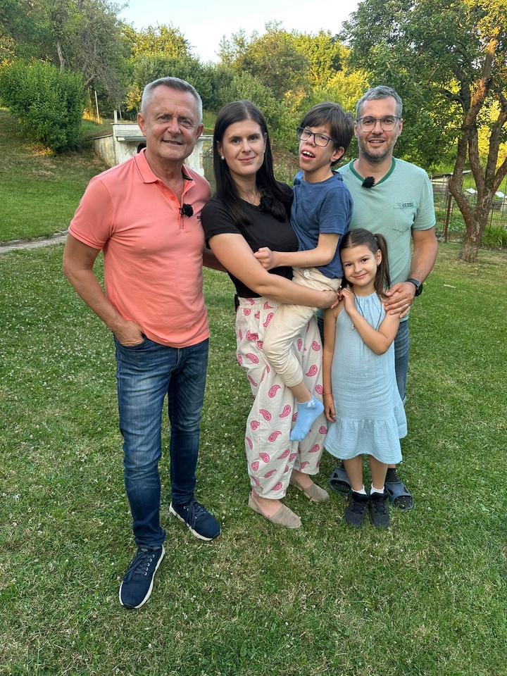 V siedmom nebi - Vilo Rozboril so Samkom a rodinou